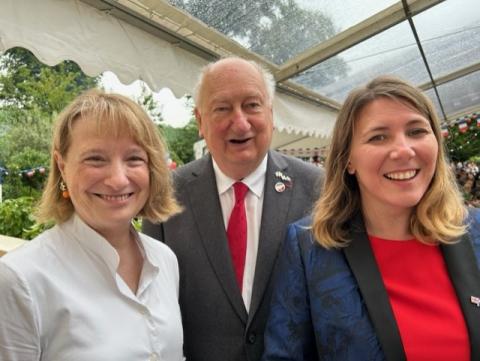 De gauche/left à droite/right: member of the Society and Liaison Judge Estelle CROS at the French Embassy U.K. ; Simon Horsington; Catherine PALMER Past VP and Présidente English & Welsh Section of the Society